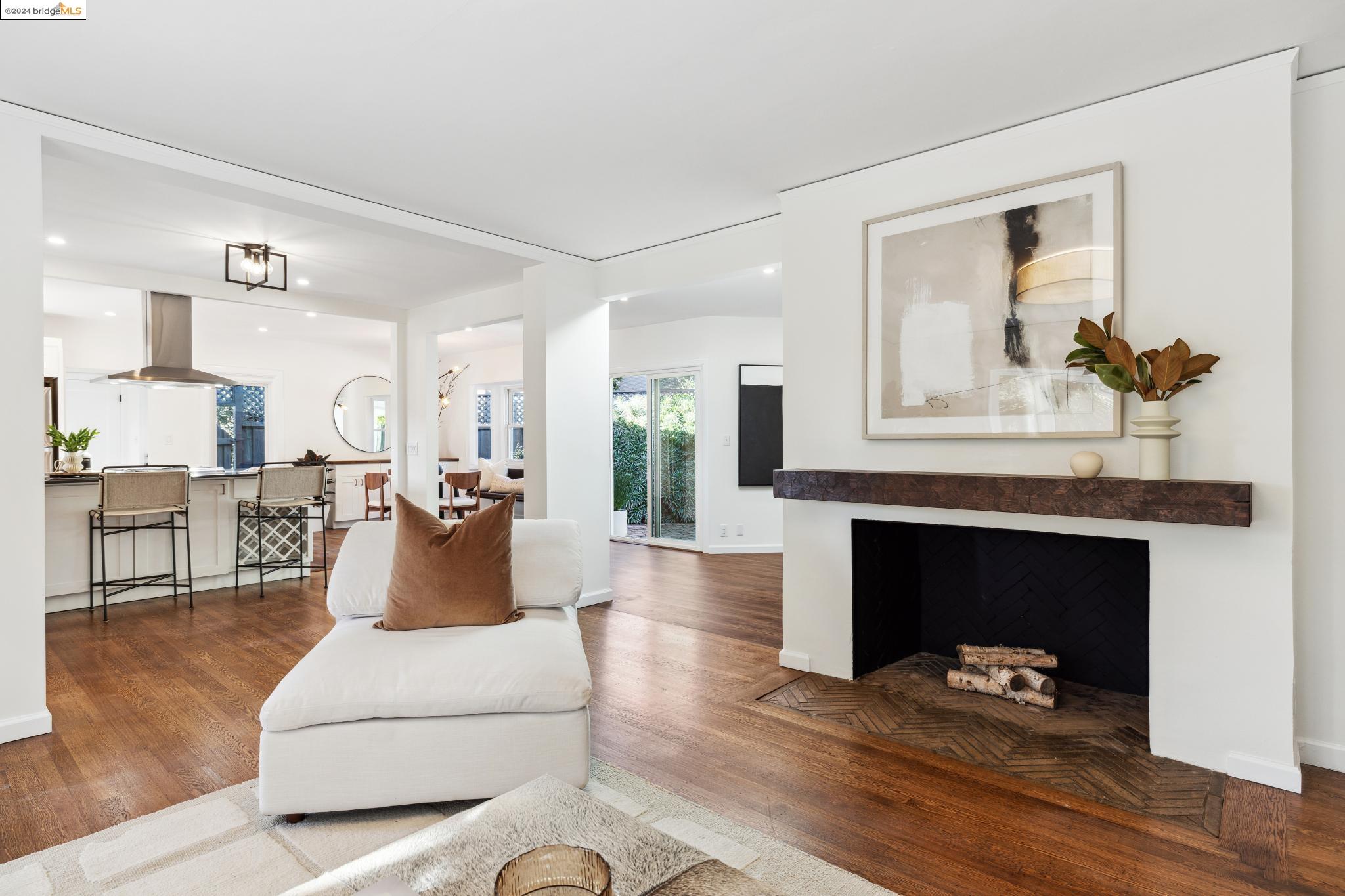 2636 La Cuesta Ave