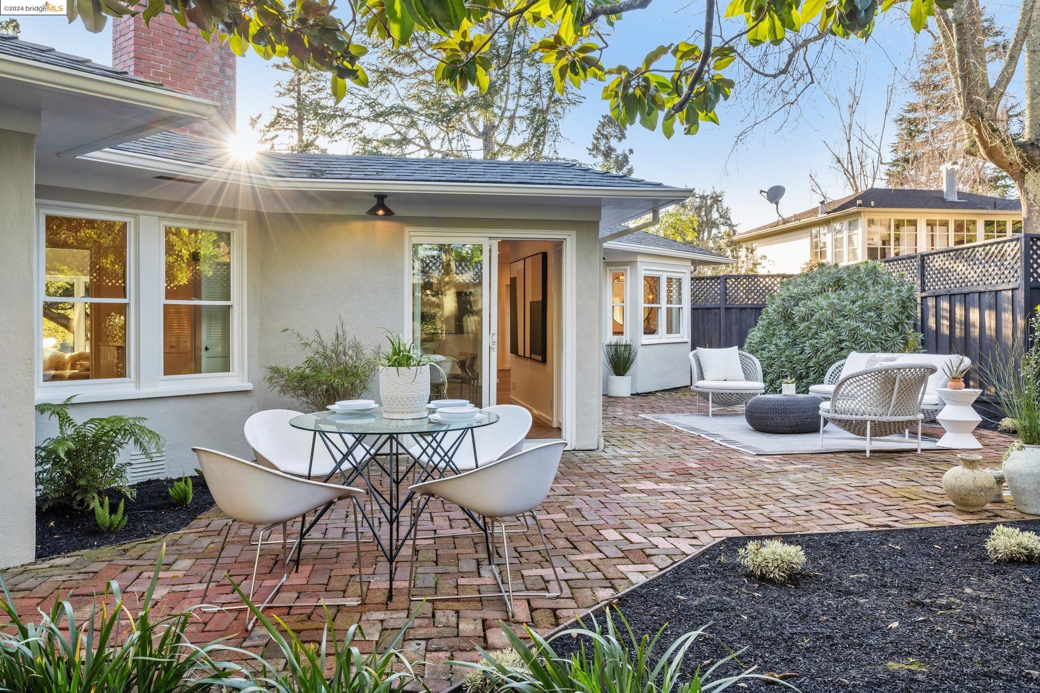 2636 La Cuesta Ave