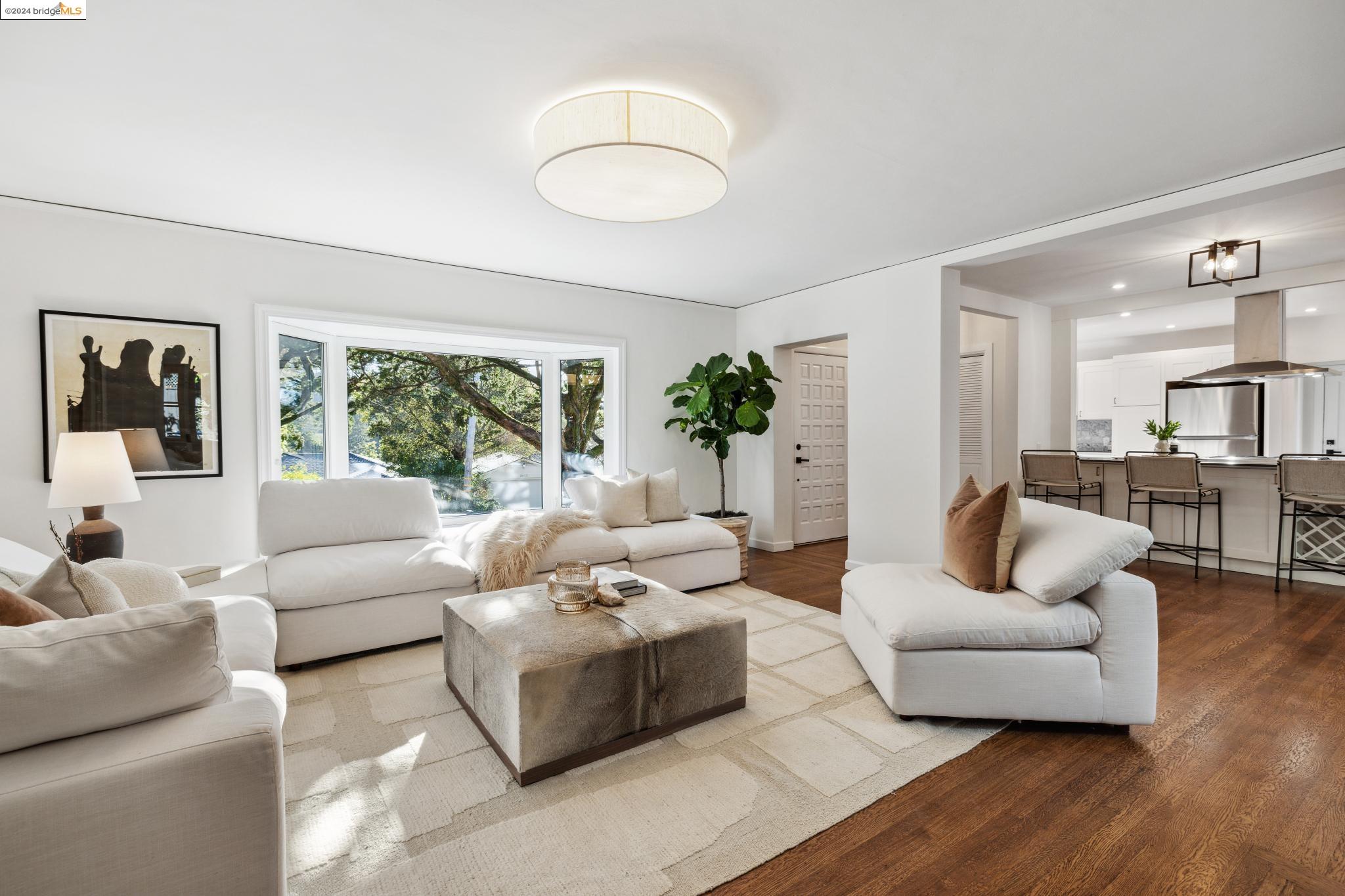 2636 La Cuesta Ave