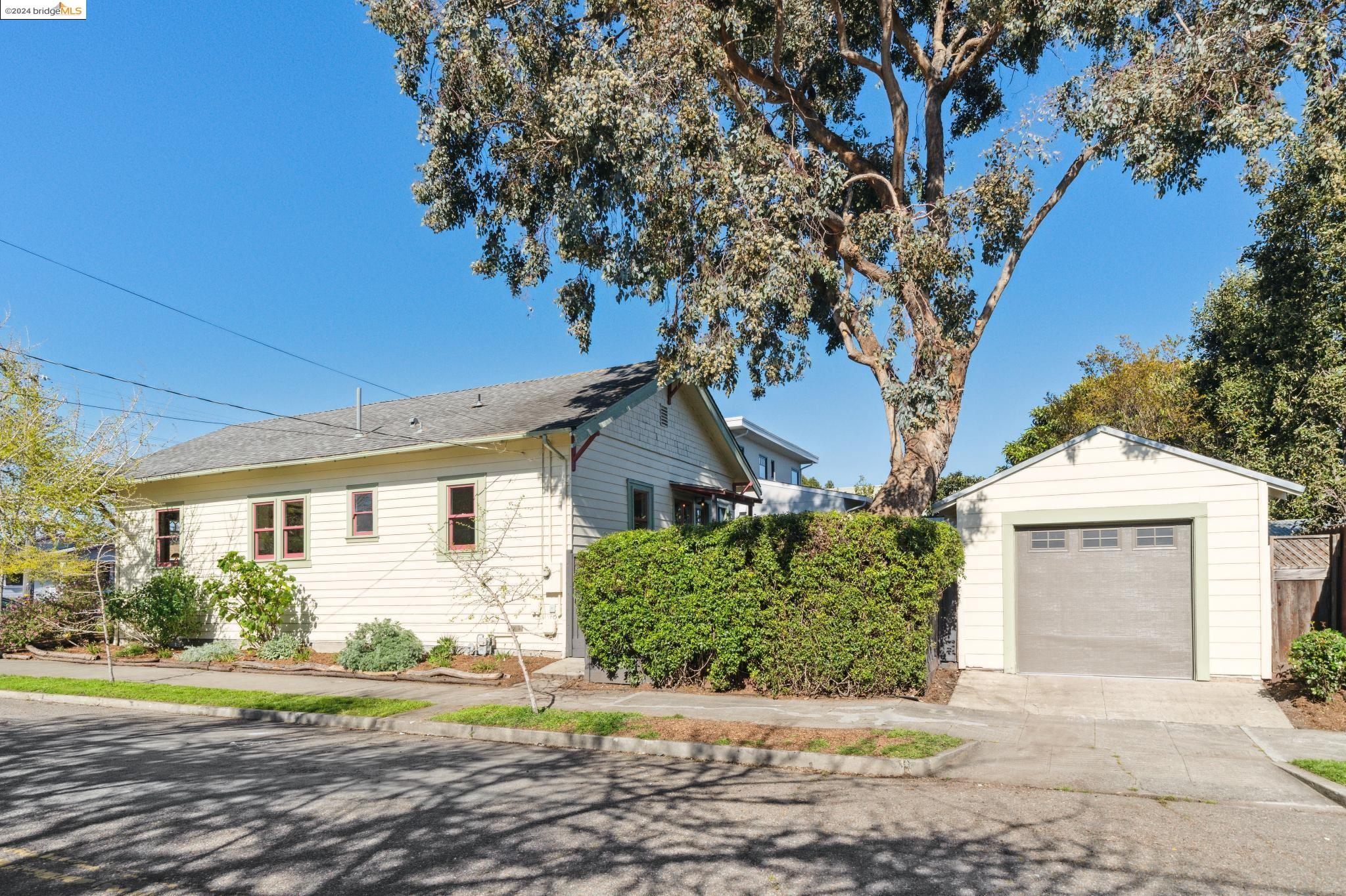 1300 Blake St