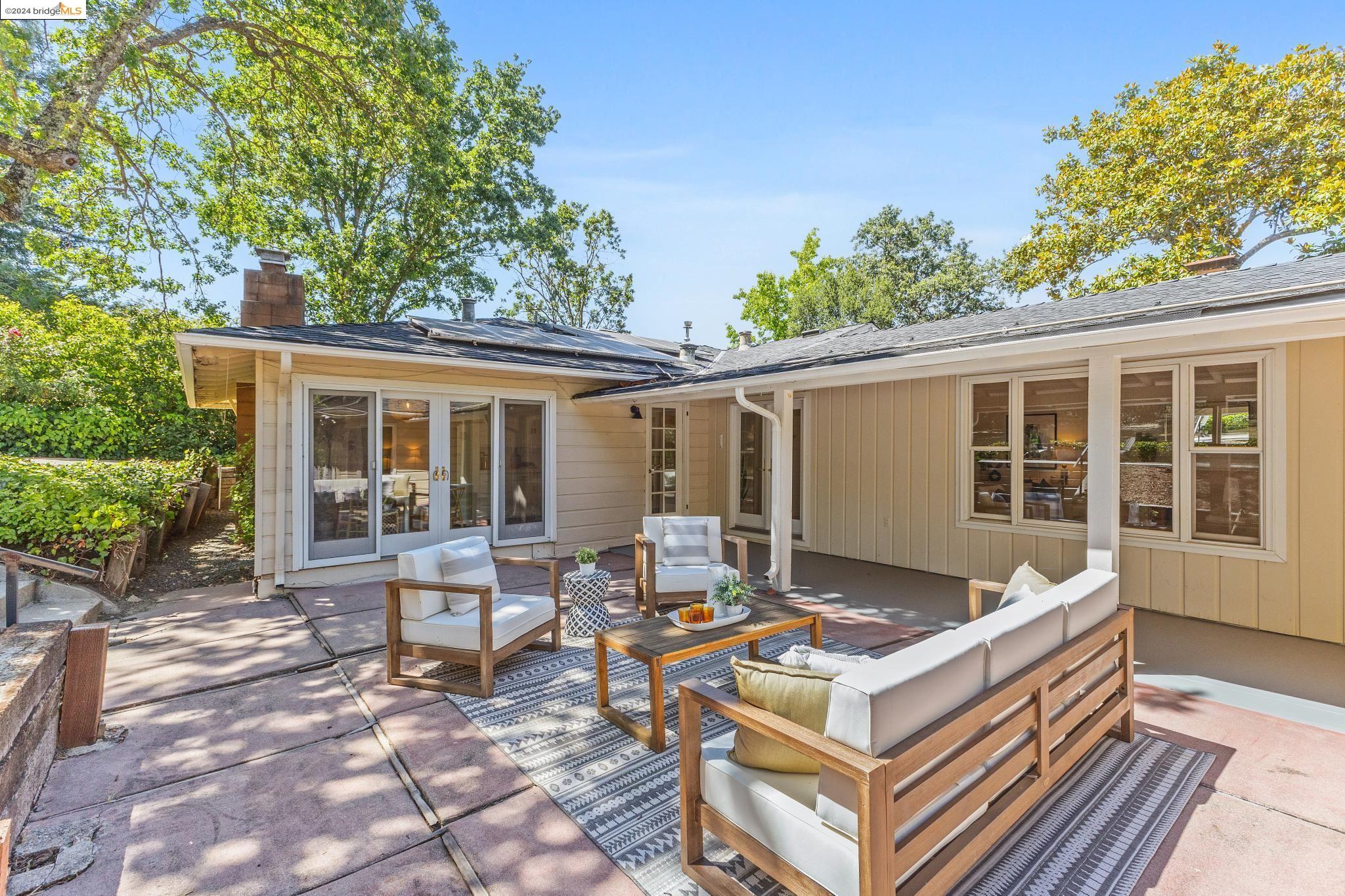 3277 Glenside Dr