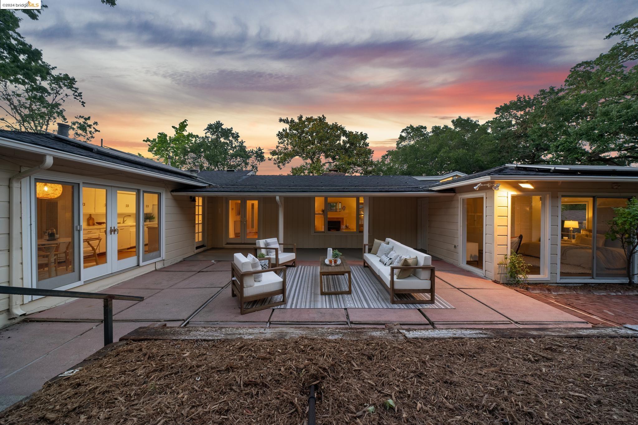 3277 Glenside Dr