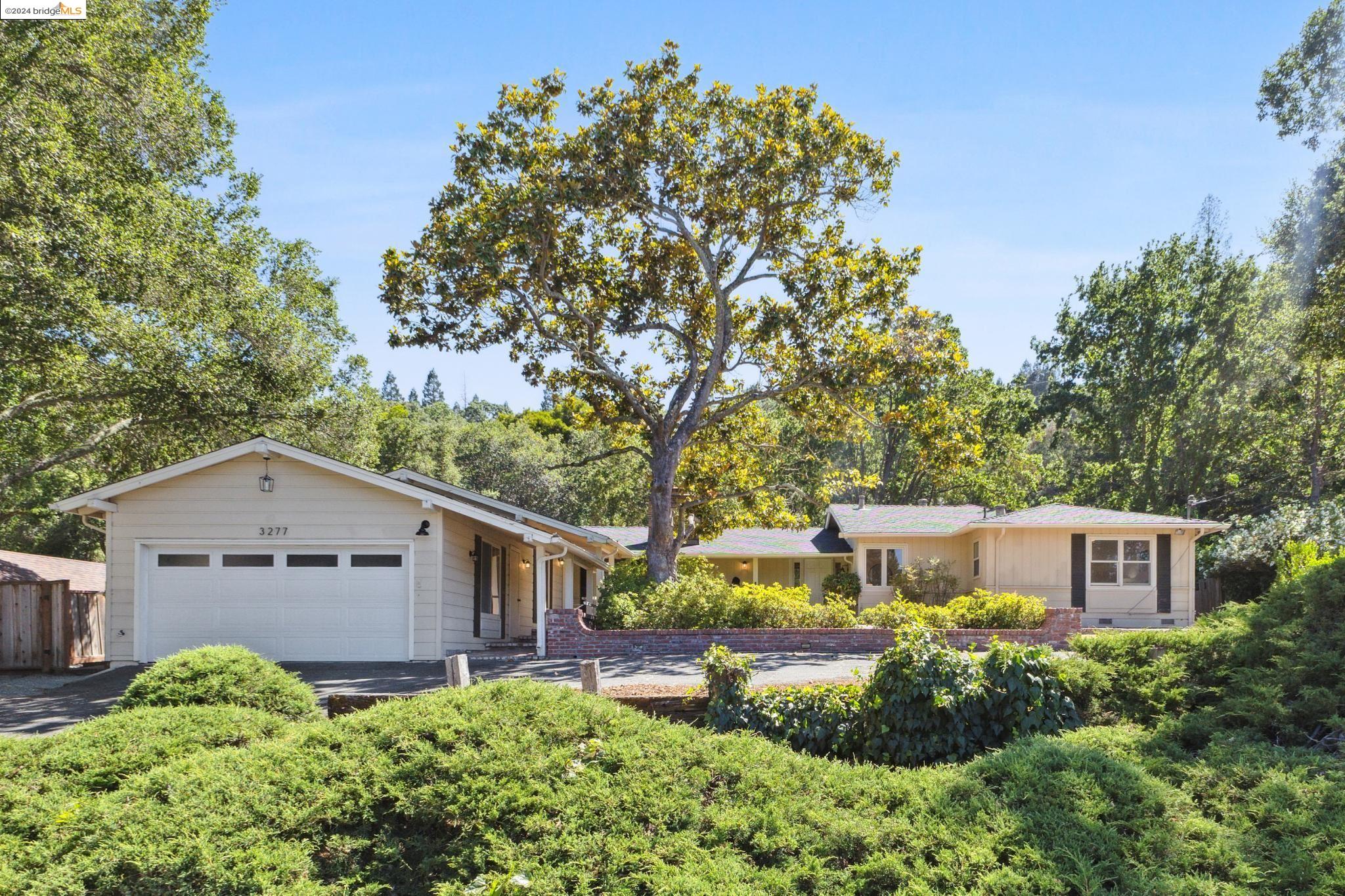 3277 Glenside Dr