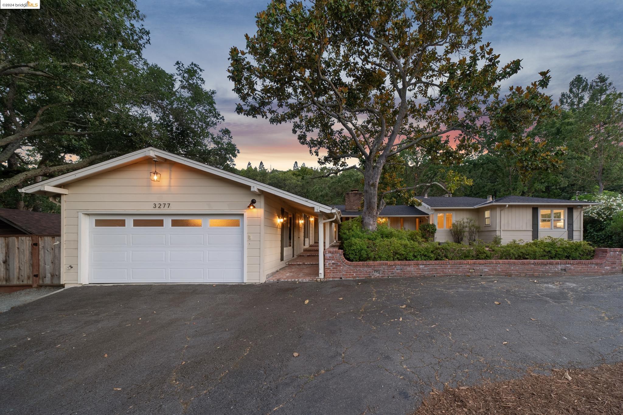 3277 Glenside Dr