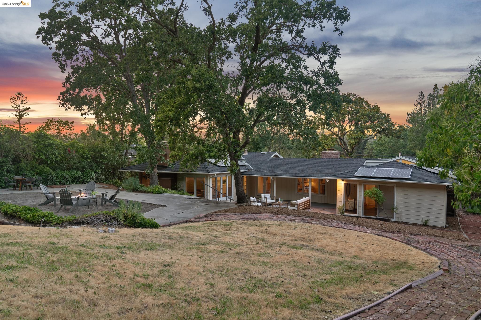 3277 Glenside Dr