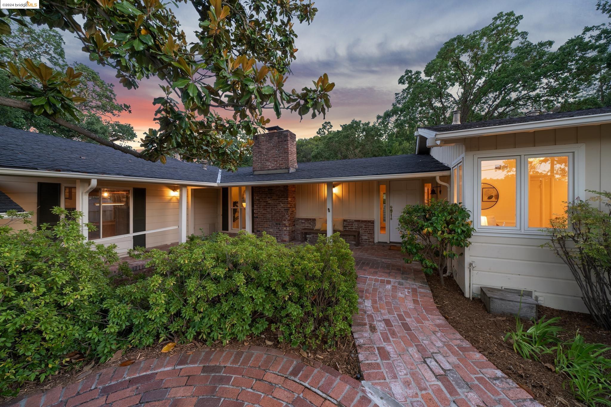 3277 Glenside Dr