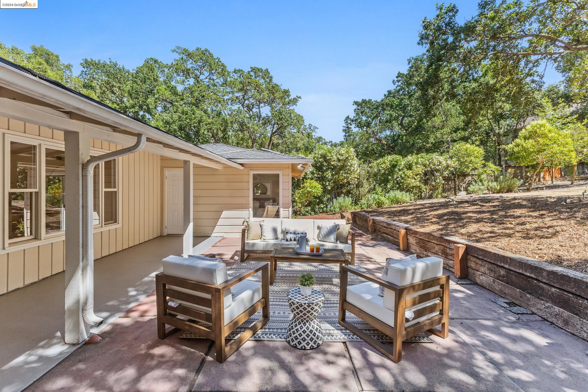 3277 Glenside Dr