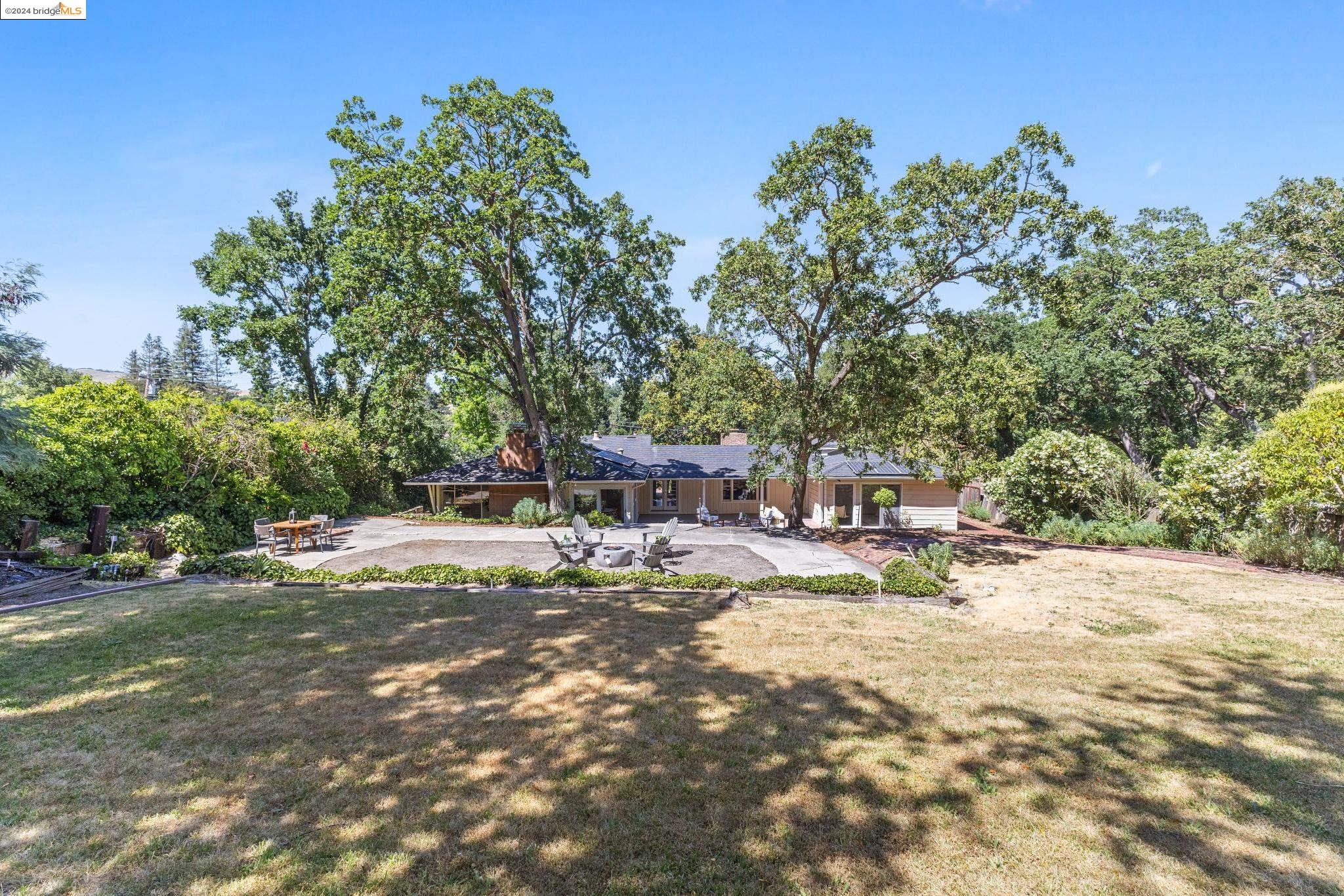3277 Glenside Dr