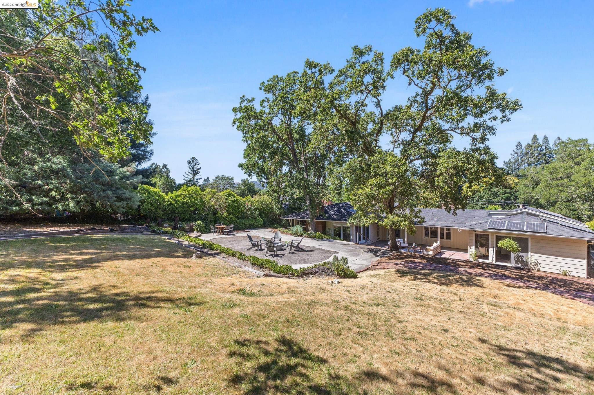 3277 Glenside Dr