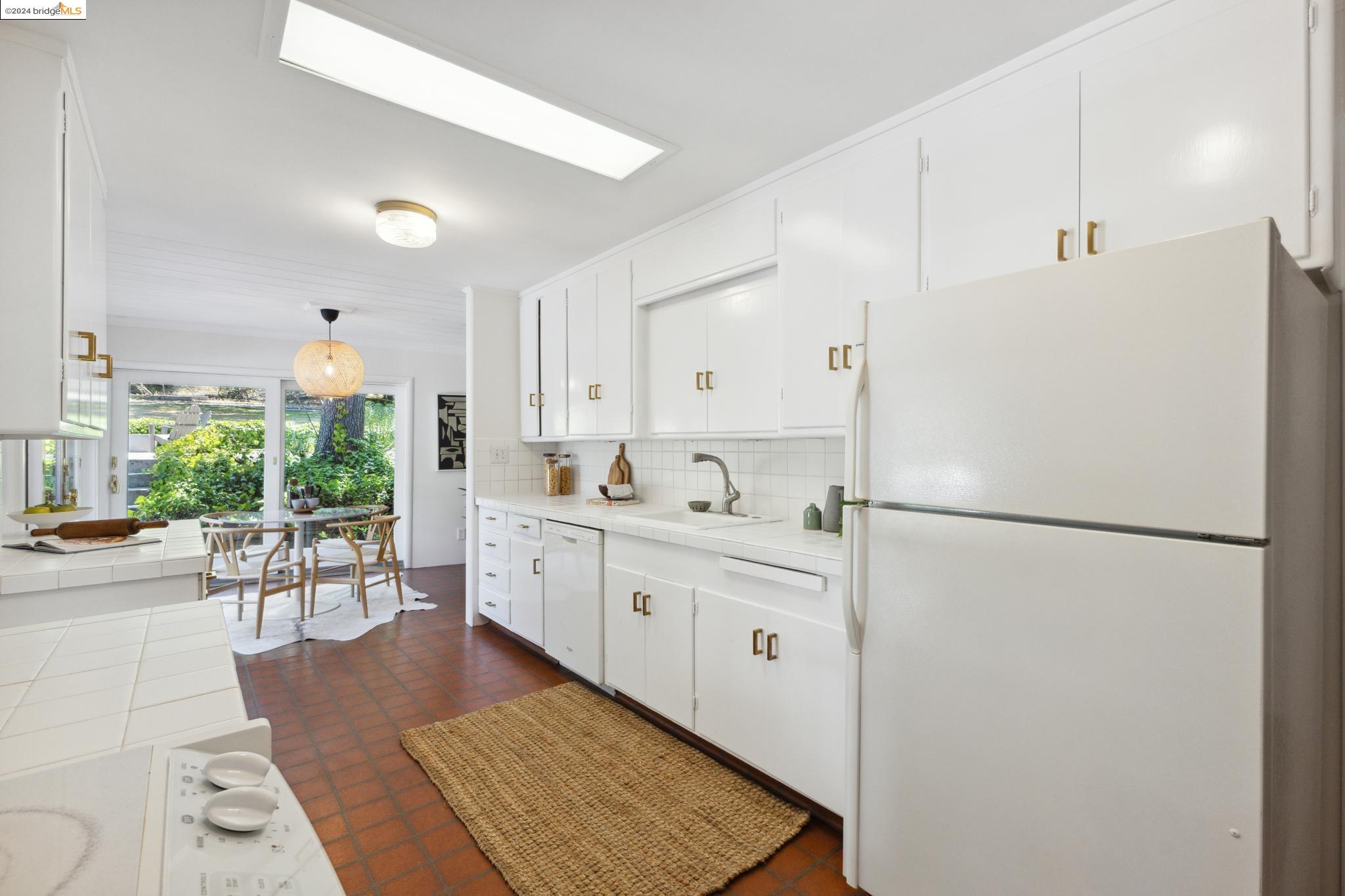 3277 Glenside Dr