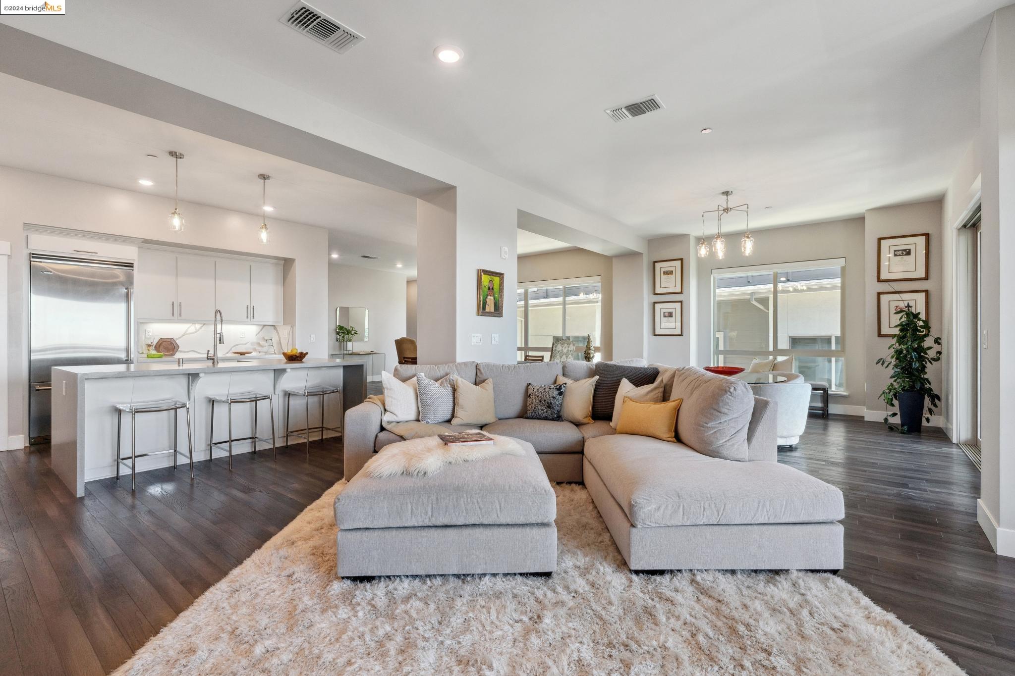 6771 Skyview Dr