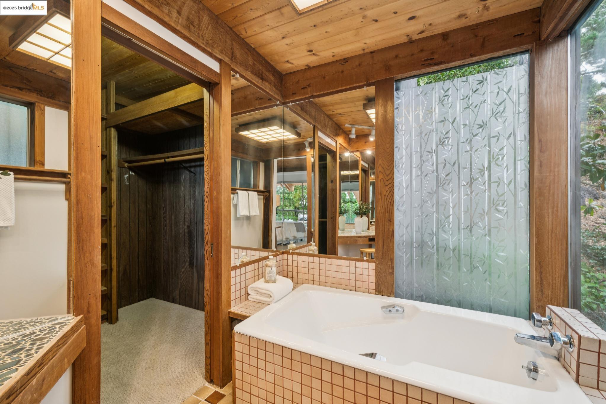 2835 Morley Dr, Oakland