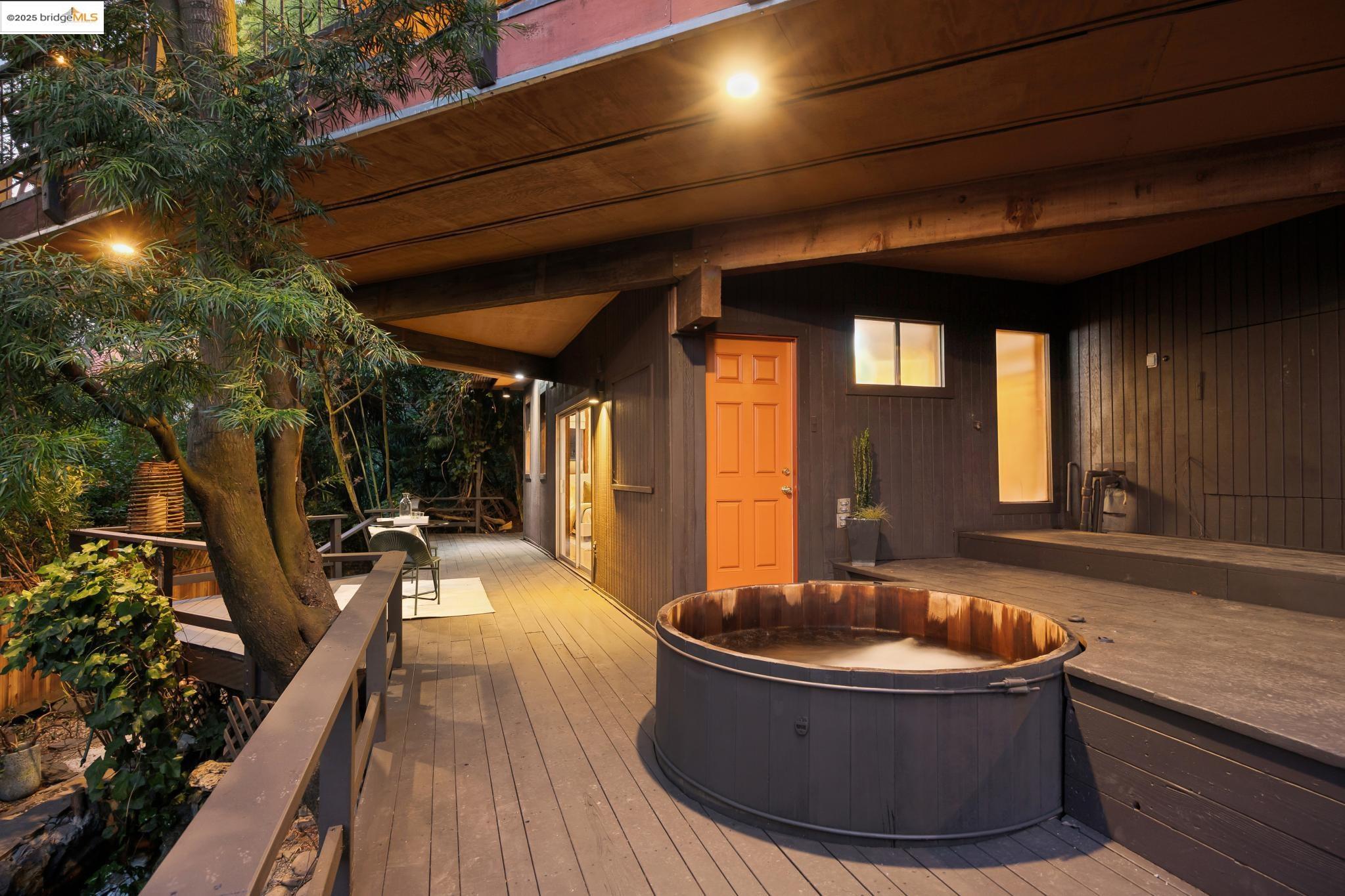 2835 Morley Dr, Oakland