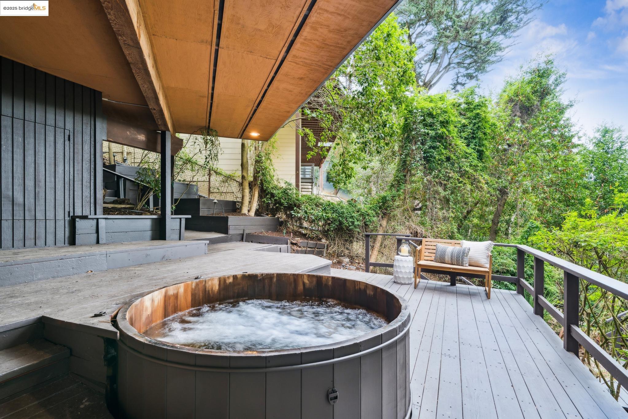 2835 Morley Dr, Oakland