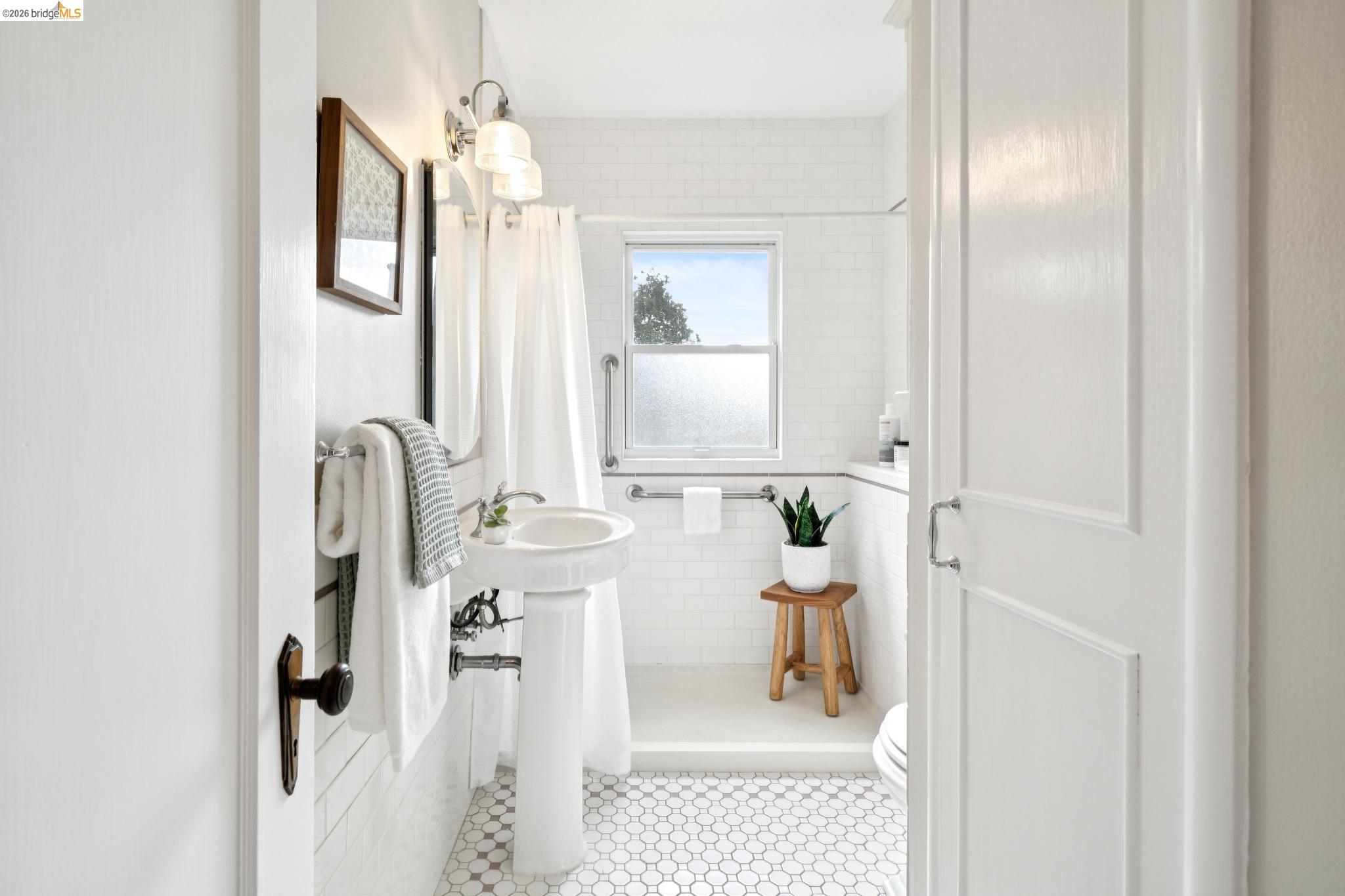 4200 Mountain View Ave