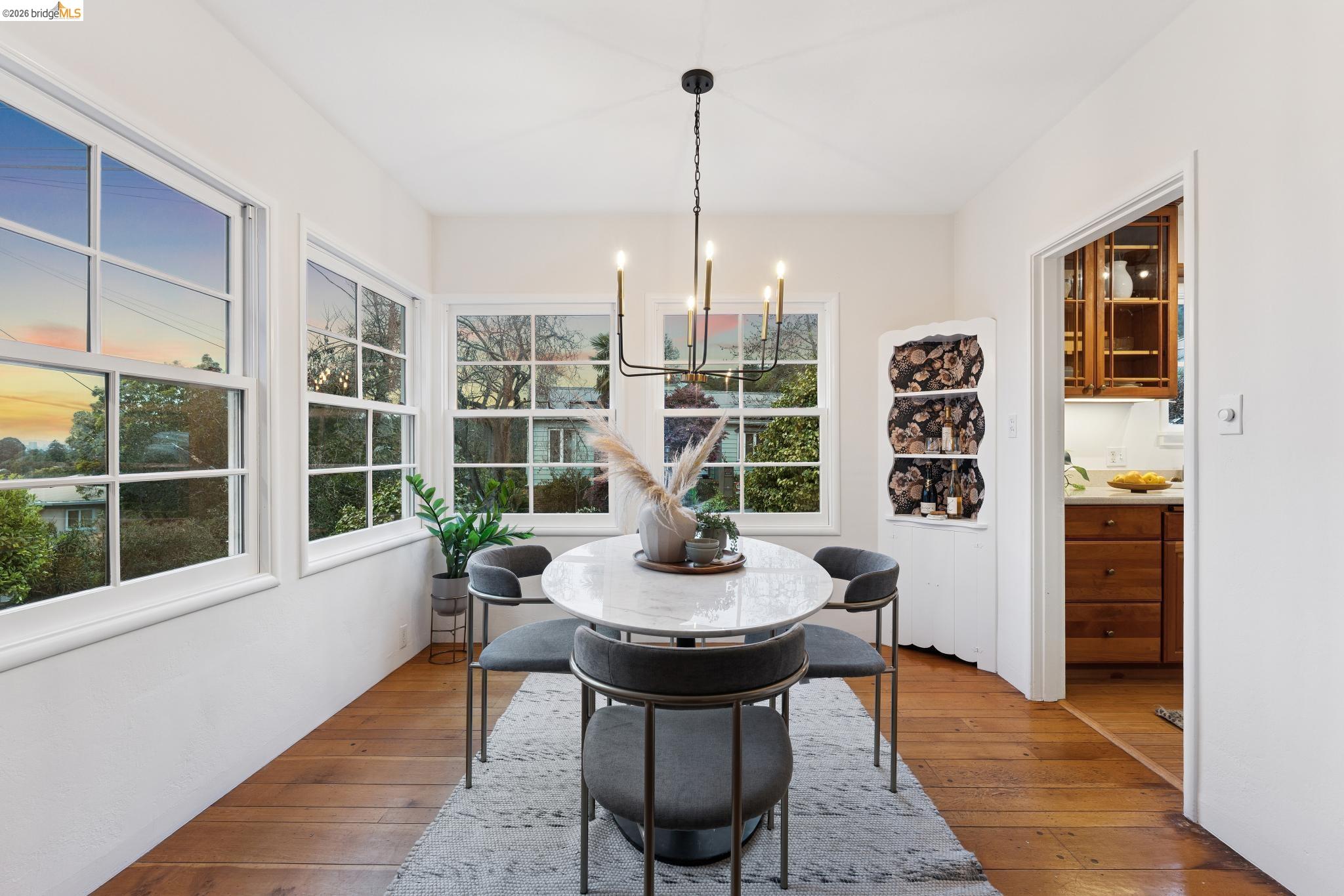 4200 Mountain View Ave