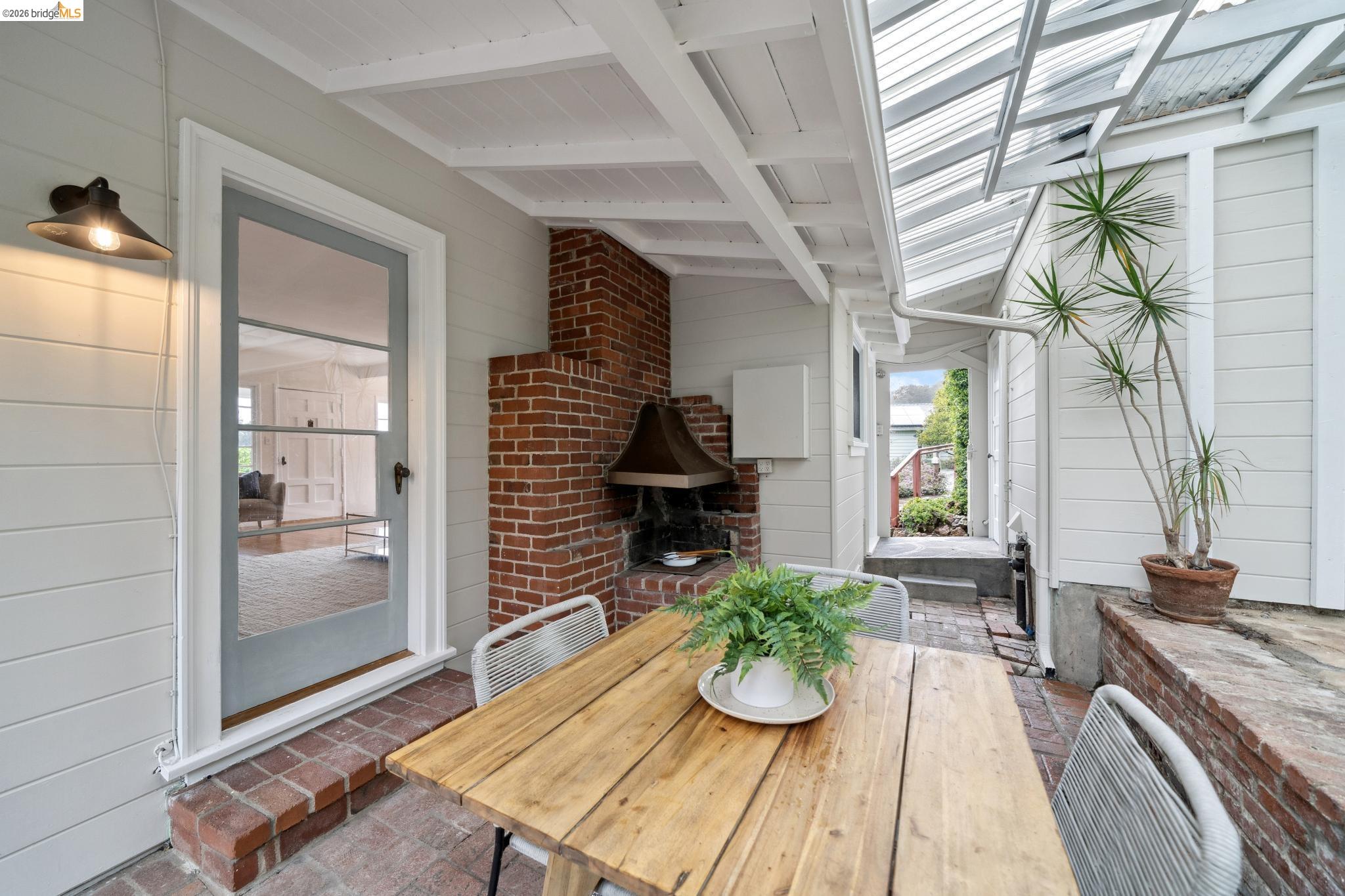 4200 Mountain View Ave