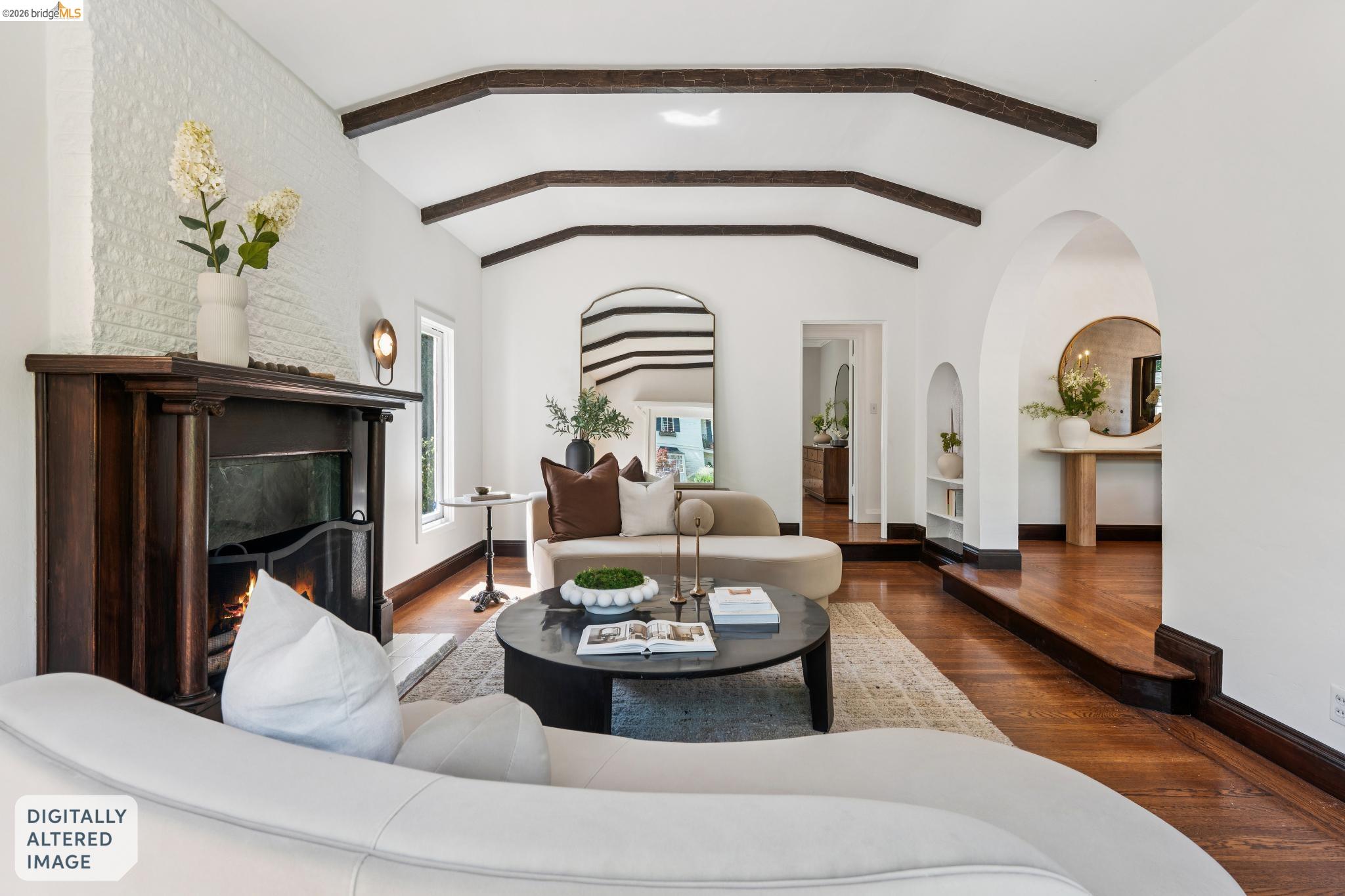 2615 La Cuesta Ave