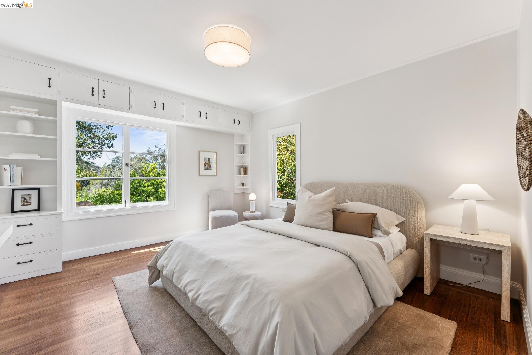 2615 La Cuesta Ave
