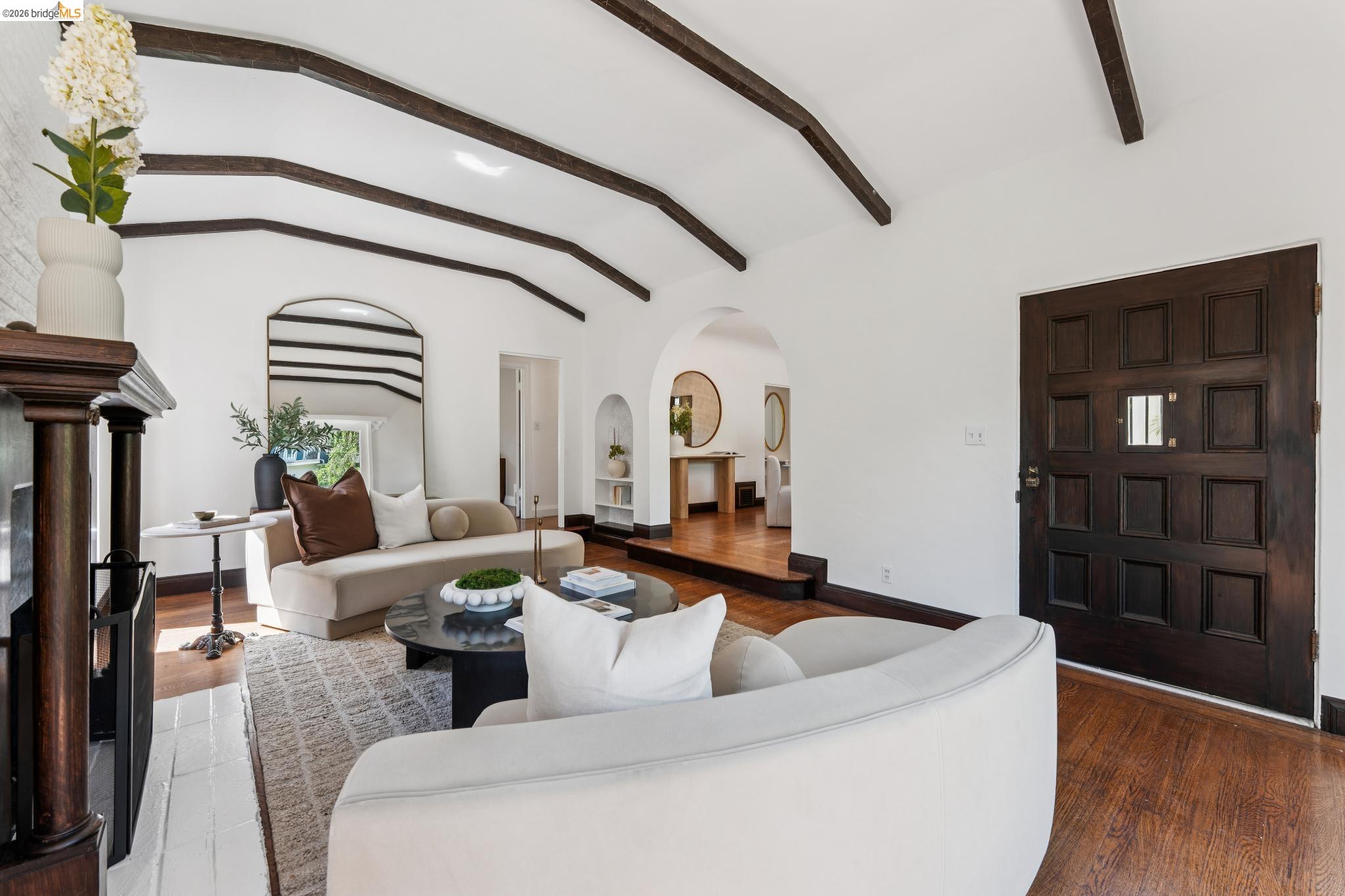 2615 La Cuesta Ave