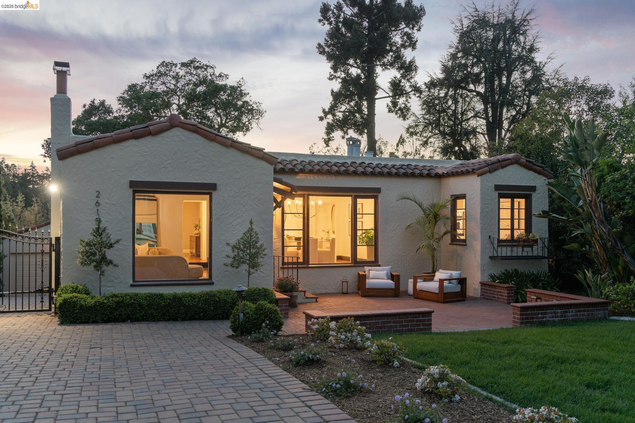 2615 La Cuesta Ave