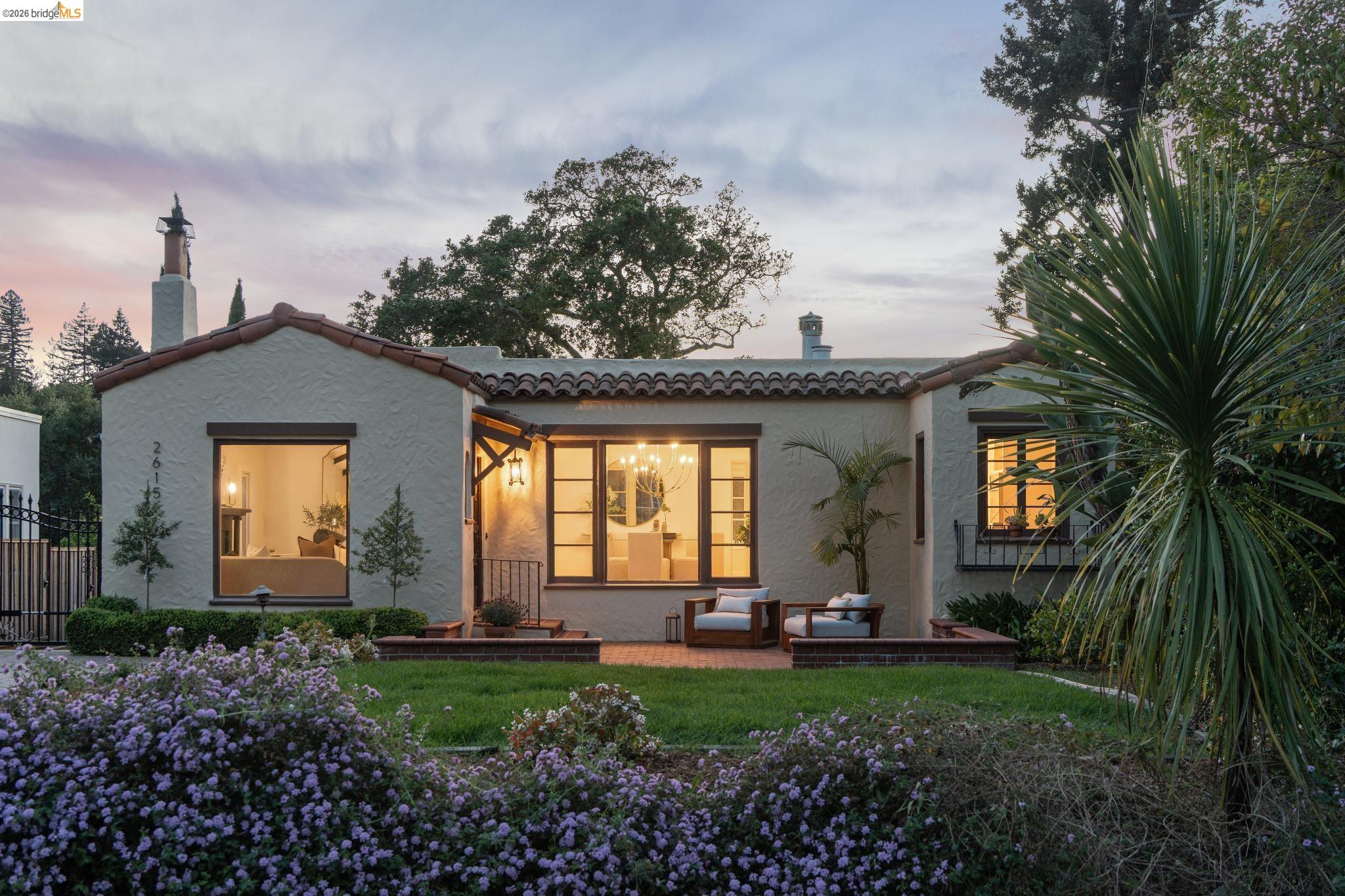 2615 La Cuesta Ave