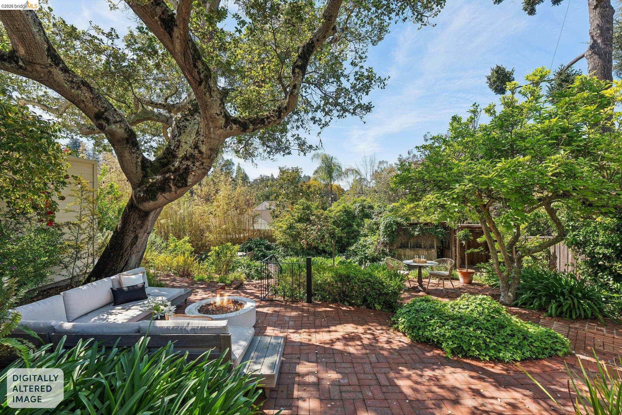 2615 La Cuesta Ave