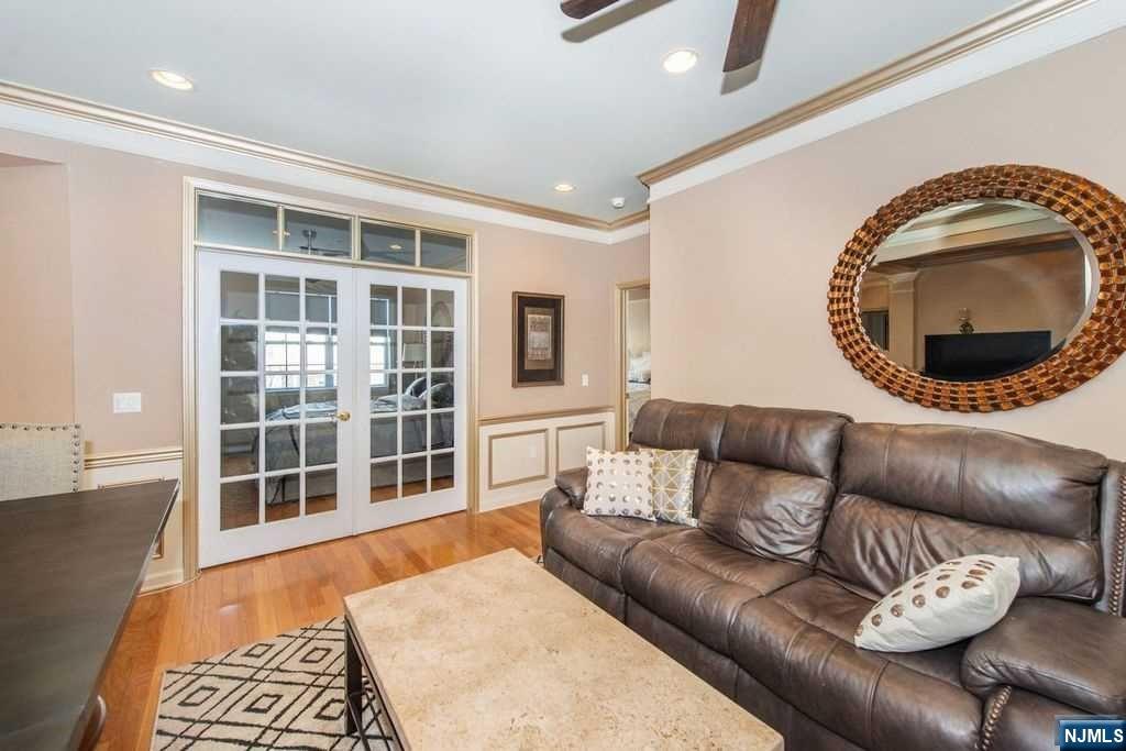 6102 Warrens Way