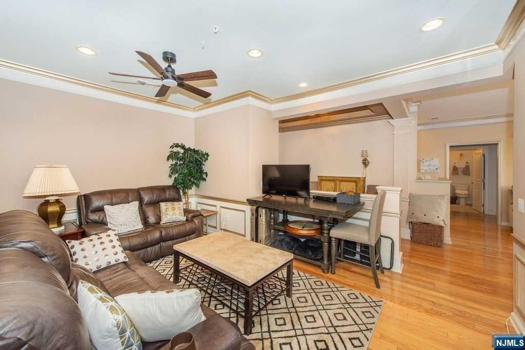 6102 Warrens Way