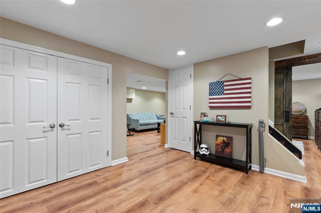 27 Minnehaha Boulevard
