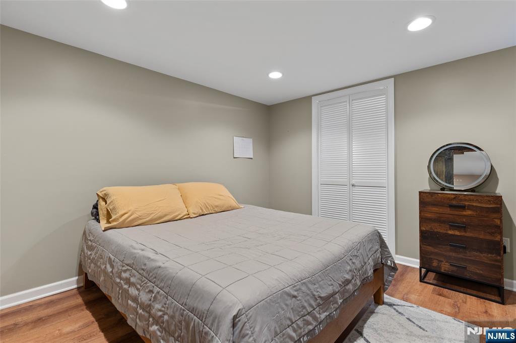 27 Minnehaha Boulevard
