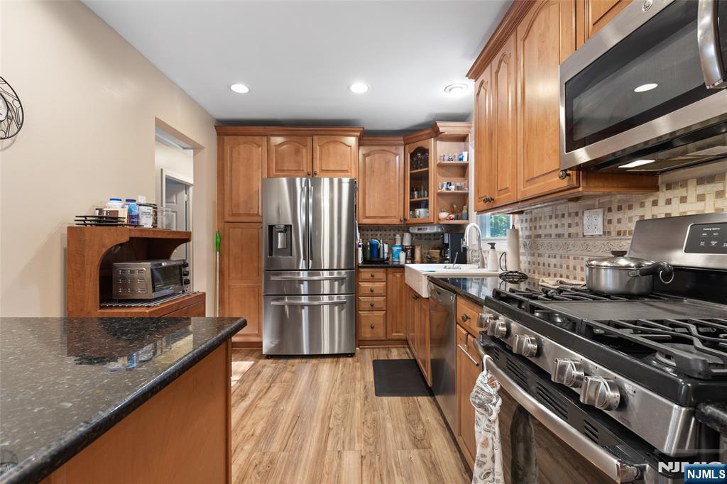 27 Minnehaha Boulevard