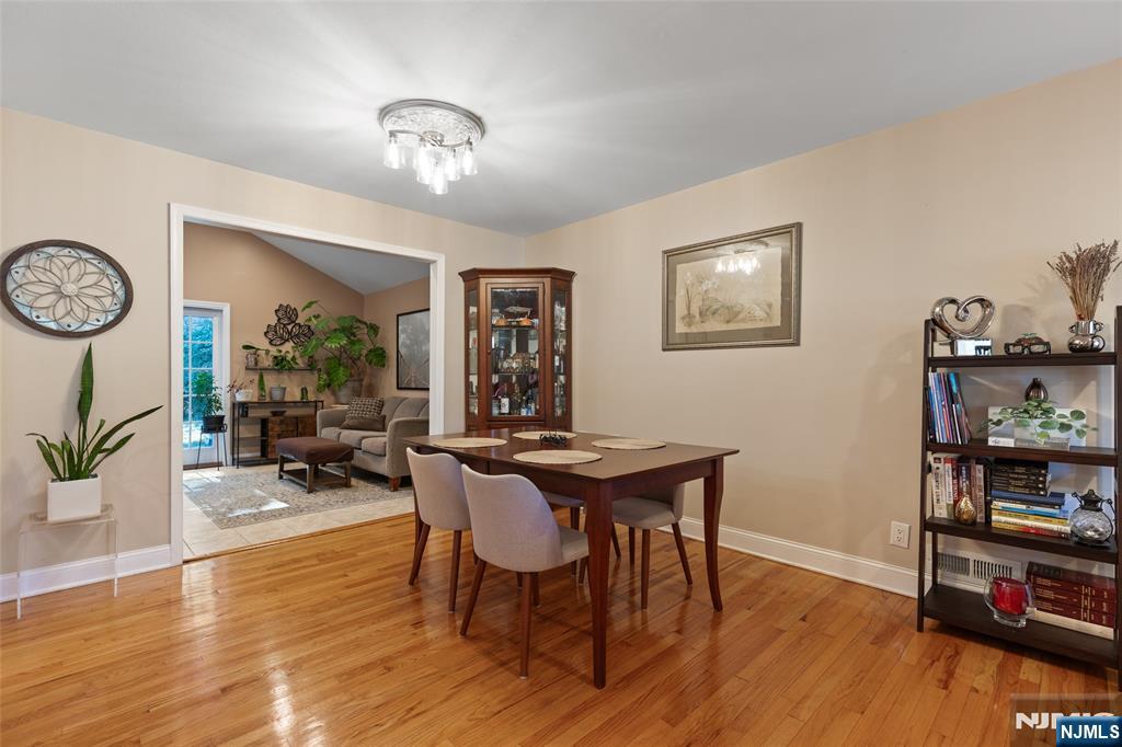 27 Minnehaha Boulevard