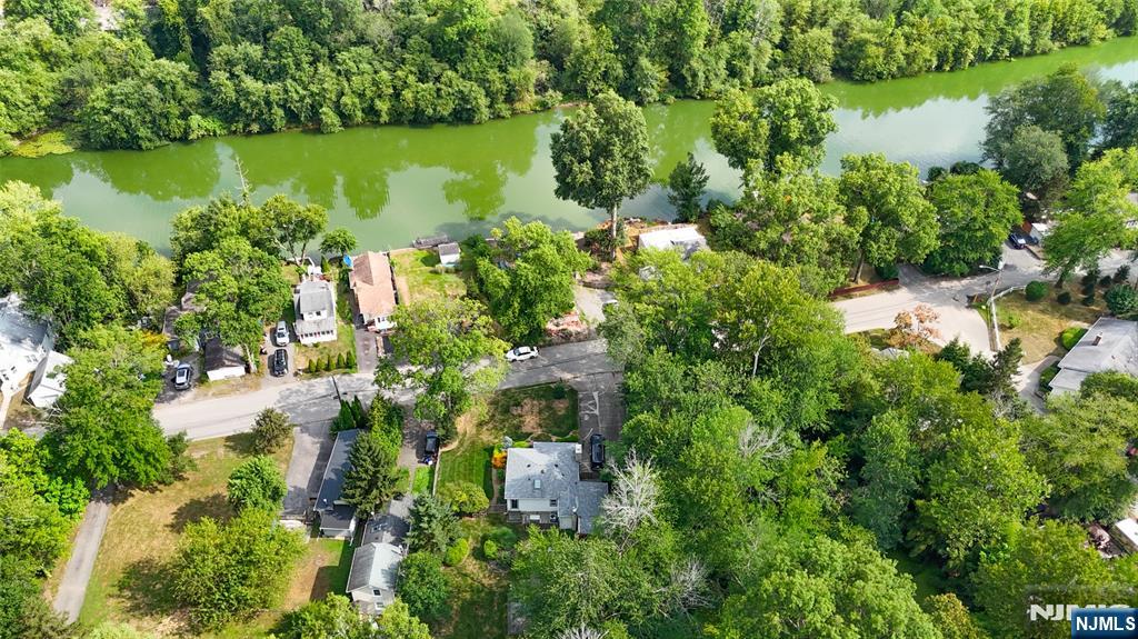 112 Lakeview Terrace