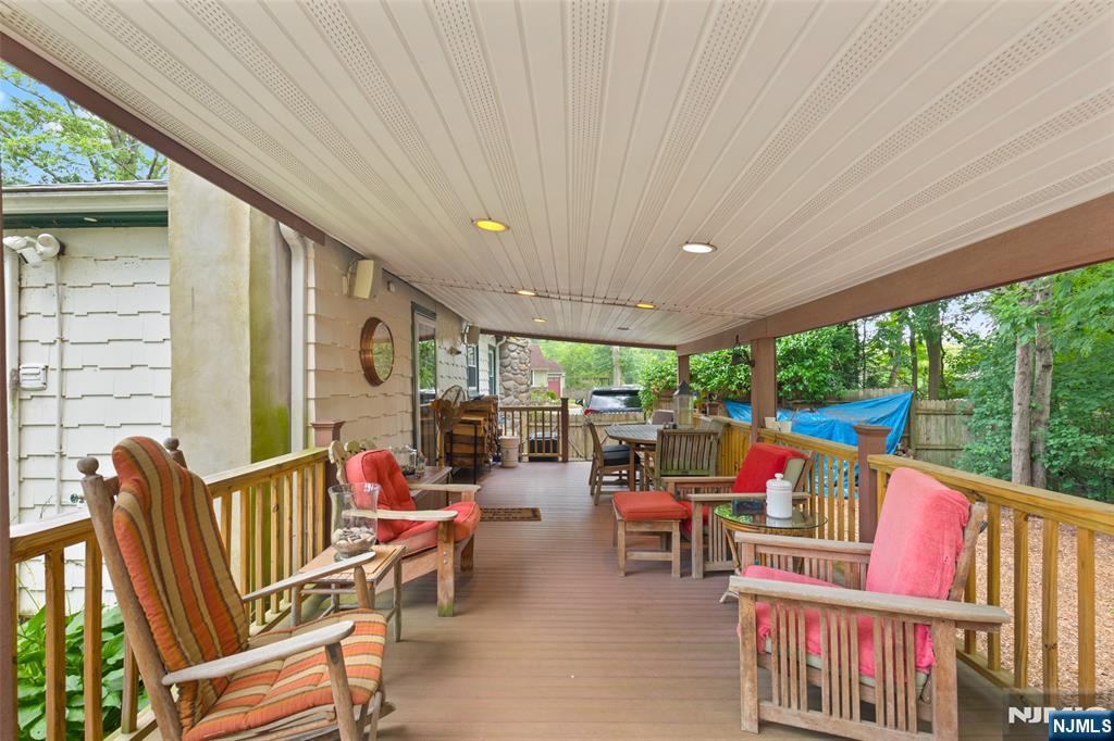 112 Lakeview Terrace