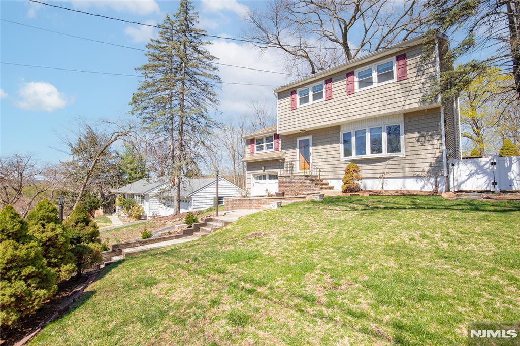 163 Hiawatha Boulevard