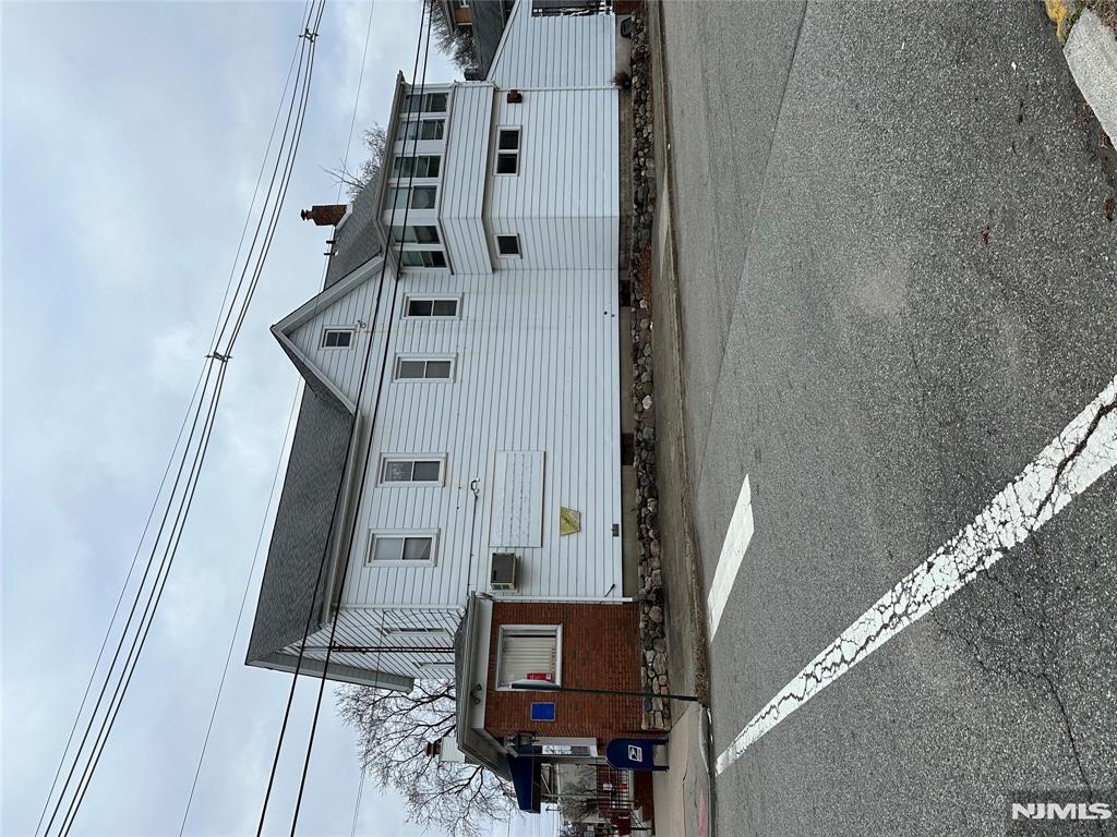 636 Ringwood Avenue 1