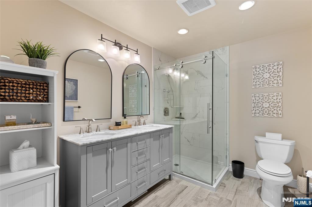 28 Minnehaha Boulevard