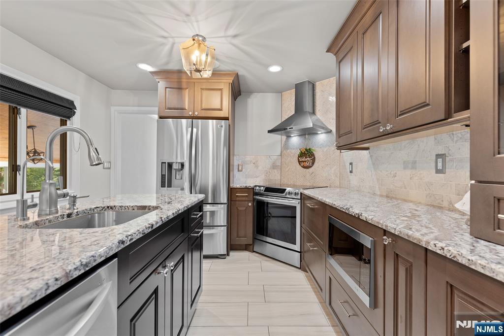 28 Minnehaha Boulevard