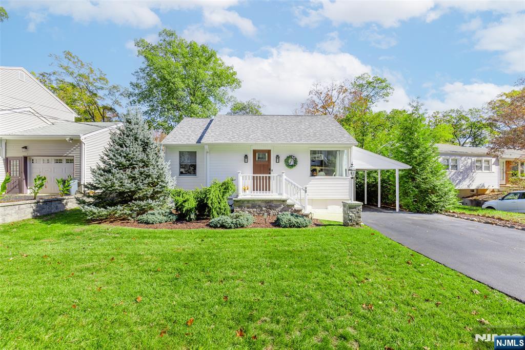 28 Minnehaha Boulevard