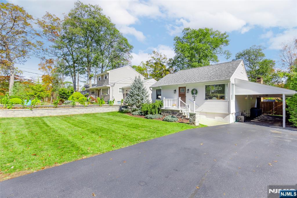 28 Minnehaha Boulevard