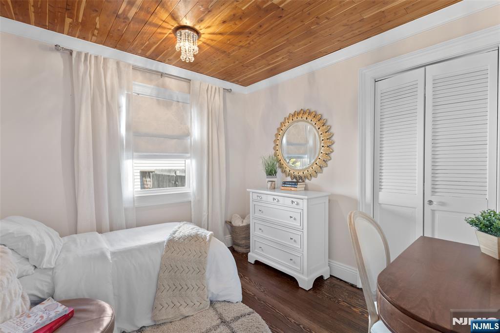 28 Minnehaha Boulevard