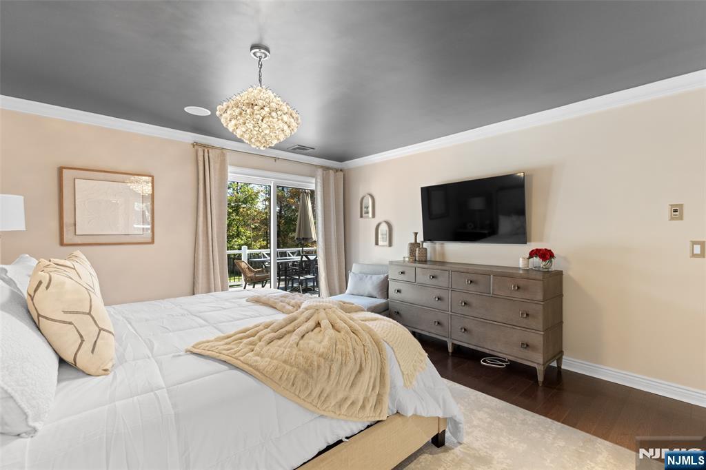 28 Minnehaha Boulevard