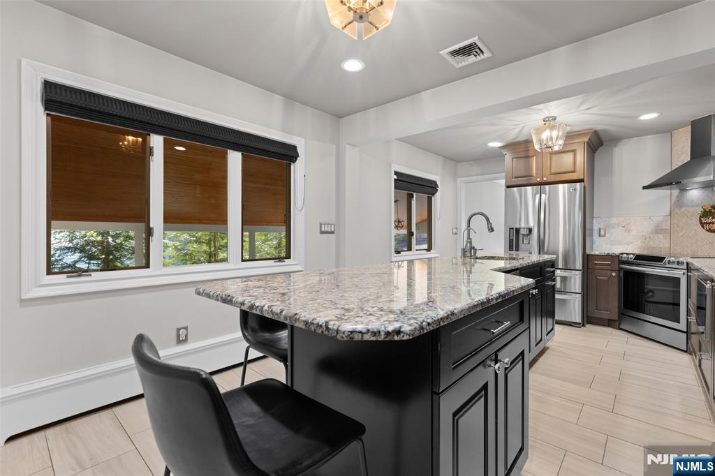 28 Minnehaha Boulevard