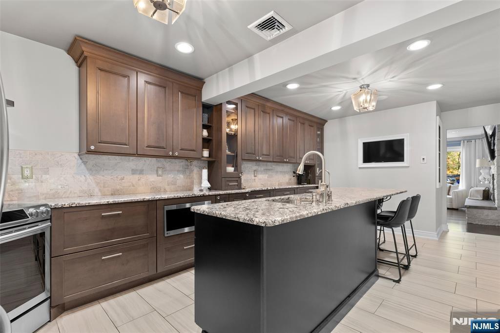 28 Minnehaha Boulevard