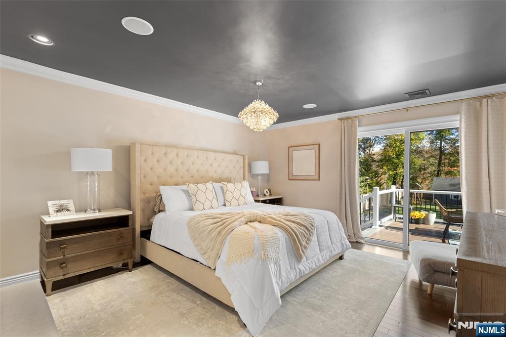 28 Minnehaha Boulevard