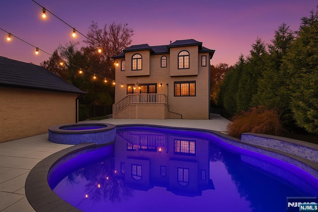 1096 Briar Way