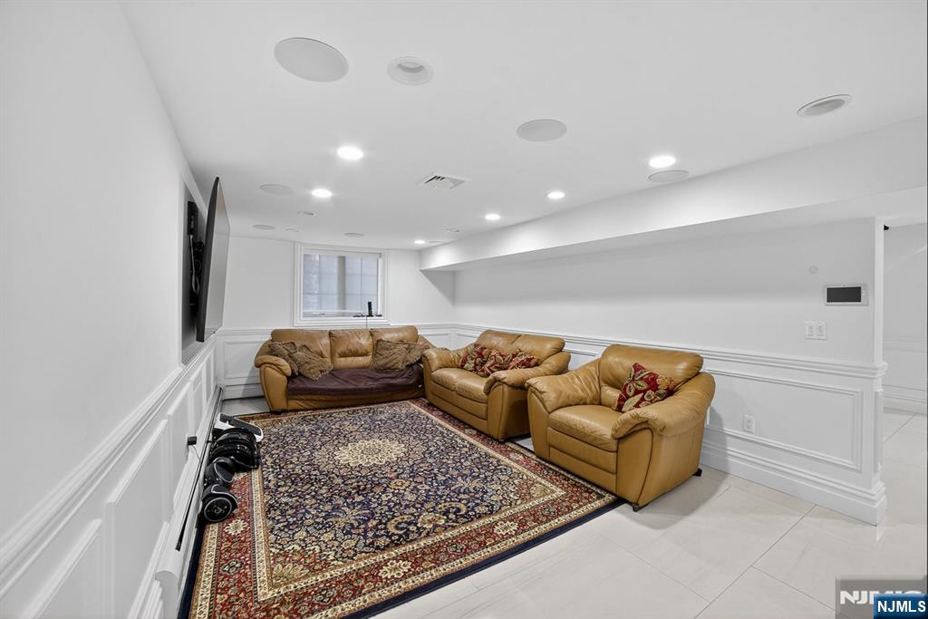 1096 Briar Way