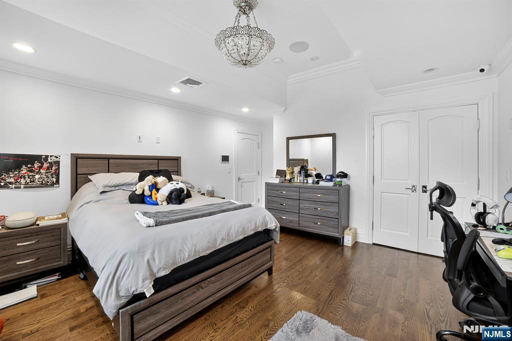 1096 Briar Way