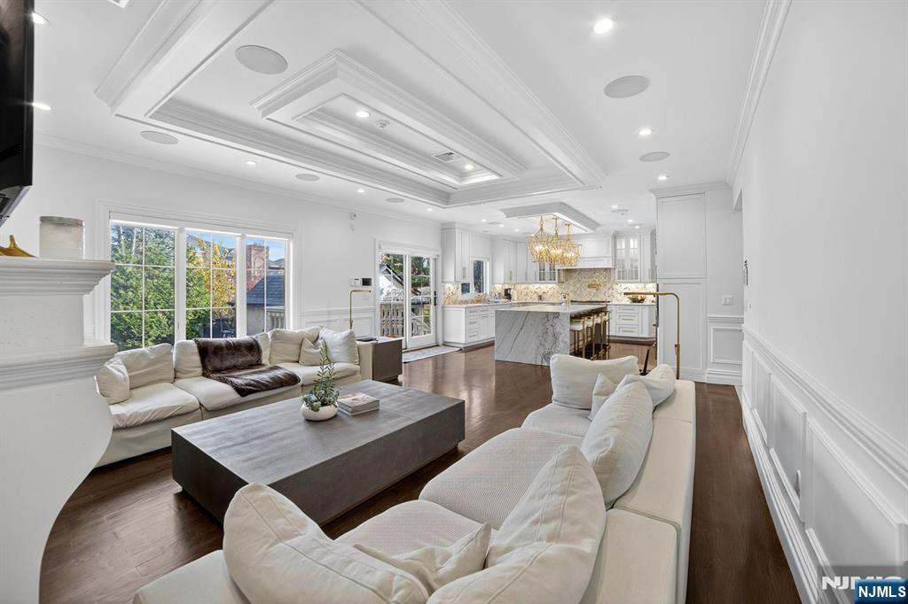 1096 Briar Way